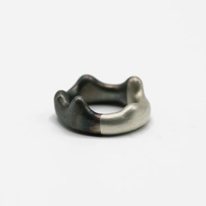 Water effect silver ring