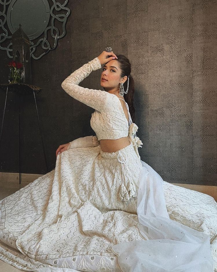 White party wear best sale lehenga