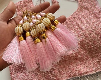 Blusa com detalhes de franjas nas costas