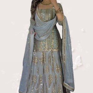 女性用のスカイブルーのレヘンガとクルタ プジャビ ドレス、最新の流行のインド風衣装