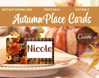 Puede incluir: Una tarjeta de lugar con el nombre "Nicole" en un fondo blanco, enmarcada por un patrón de cuadros marrones y negros. La tarjeta está decorada con ilustraciones florales y de hojas con temática otoñal. Las palabras "Autumn Place Cards" están escritas en una fuente decorativa.