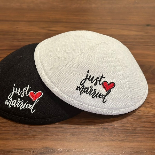 Just Married Linen Jewish Wedding kippot / Yarmulka  great wedding gift or for groom under the Chuppah. Personalization available.