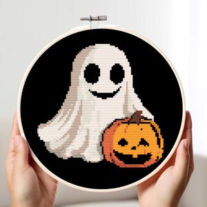 Einfaches kleines Halloween-Geist mit Kürbis Kreuzstichmuster | süße gruselige Herbstgeisterschablone | Anfänger Kreuzstich
