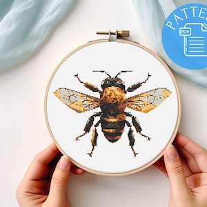 Bee cross stitch pattern | Animal x-cross stitch chart | Instant download PDF | Modern counted cross stitch chart | Embroidery Nature