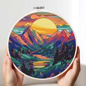 Glasmalerei Berg Sonnenaufgang |  Kreuzstich Stickmuster, Sonnenuntergang x-kreuzstich, Zählmuster, Stickmuster, Zählmuster