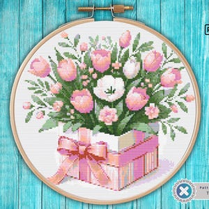 Tulpen in einer Geschenkbox Kreuzstichmuster PDF | Blumen xstich zählmuster | Einfacher botanischer Kreuzstich |