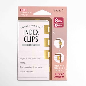 Puede incluir: Paquete de clips de índice con el texto "INDEX CLIPS" en blanco y negro. El paquete es rosa y blanco con clips de índice dorados. El paquete incluye 8 clips de tamaño pequeño.