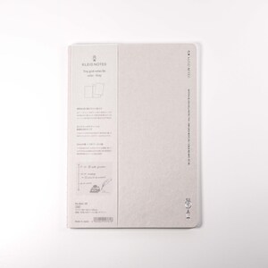 K&ouml;nnte beinhalten: Ein hellbeige Notizblock mit dem Text "KLEID NOTES" und "The grid make life easier - Strip". Die R&uuml;ckseite des Notizblocks enth&auml;lt Text auf Japanisch und Englisch sowie Diagramme und Ma&szlig;e.