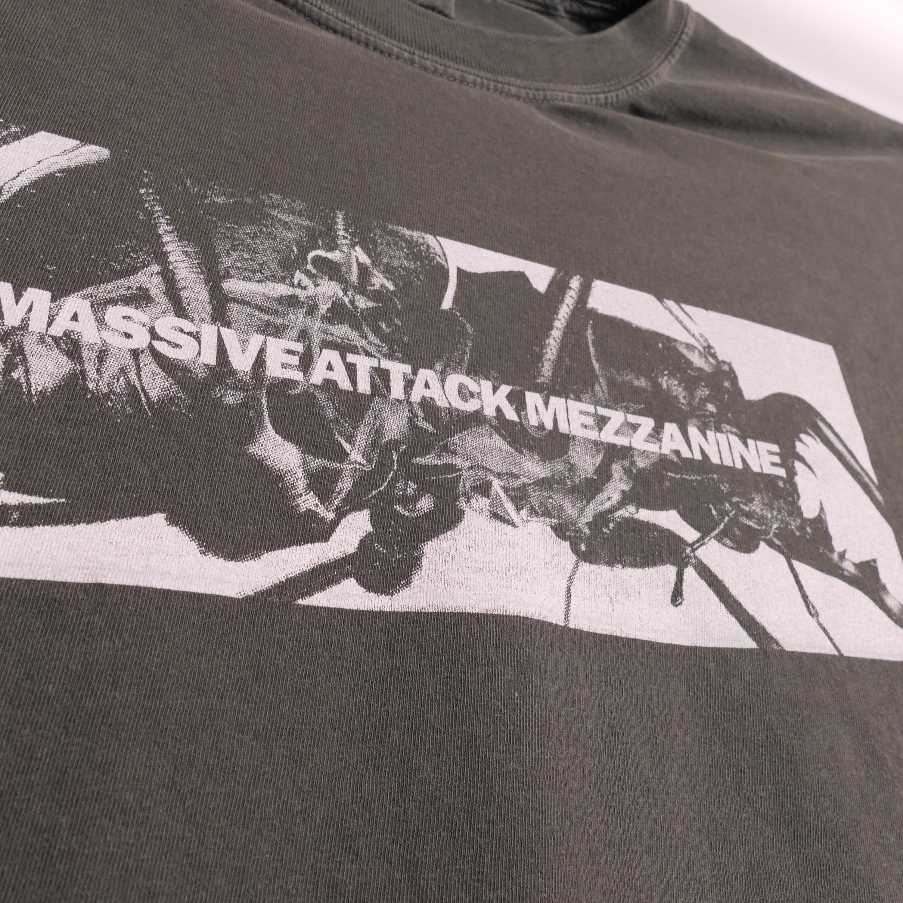 マッシヴ・アタック メザニン バンドTシャツ イギリスのトリップホップ