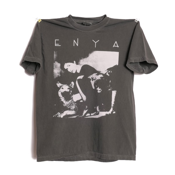 Enya Singer Bandshirt The Kelts and Watermark Orinoco Flow Sail Away Shepherd Moons The Memory of Trees Wolf Pack Mother T-shirt - medium