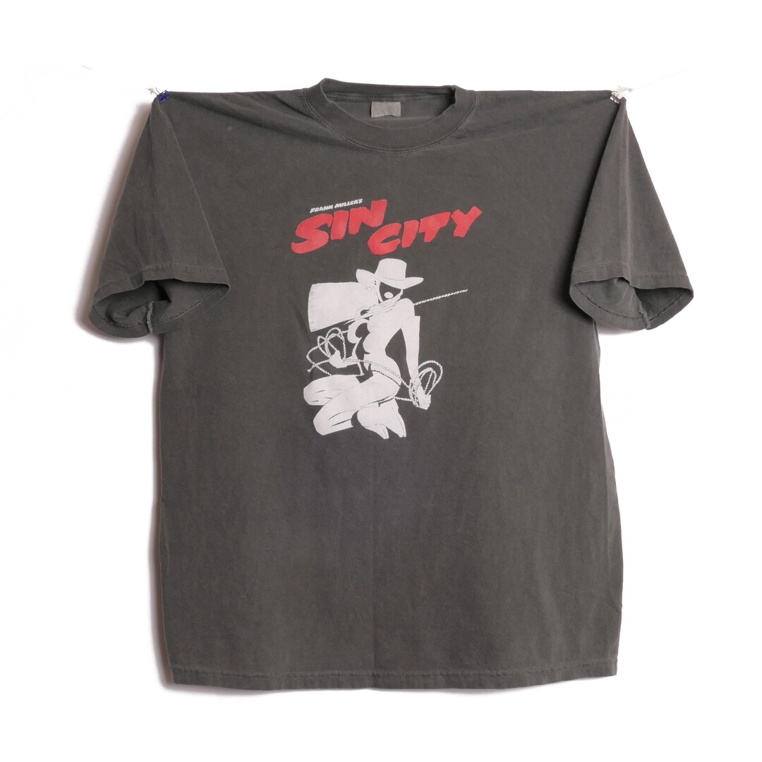 SIN CITY frank miller movie Tシャツ　XL il_1080xN.7307761954_f4on.jpg