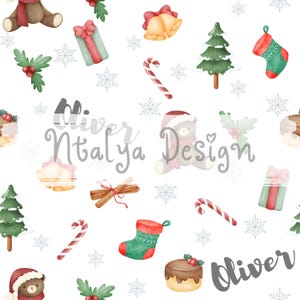 Peut inclure: Un motif sans couture composé de diverses illustrations sur le thème de Noël, notamment un ours en peluche, un sapin de Noël, une chaussette, une canne en sucre, une boîte cadeau, une cloche, une cannelle et un gâteau. Le motif est sur un fond blanc avec des flocons de neige.