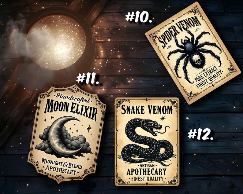 K&ouml;nnte beinhalten: Drei rechteckige Etiketten mit Illustrationen im Vintage-Stil. Etikett 10 zeigt eine Spinne und einen Totenkopf mit dem Text 'SPIDER VENOM'. Etikett 11 zeigt eine Mondsichel und Wolken mit 'MOON ELIXIR'. Etikett 12 zeigt eine zusammengerollte Schlange mit 'SNAKE VENOM'.