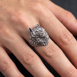 Handgemaakte sterlingzilveren wolfskopring: grote Scandinavische wolfsieraden