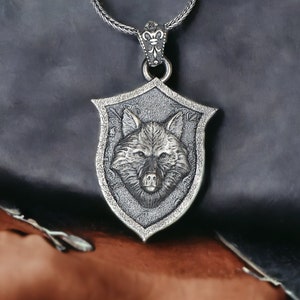 925K Silver Wolf Necklace, Wolf Medallion Necklace, Silver Mens Pendant, Nature Pendant, Wild Animal Necklace, Wolf Jewelry