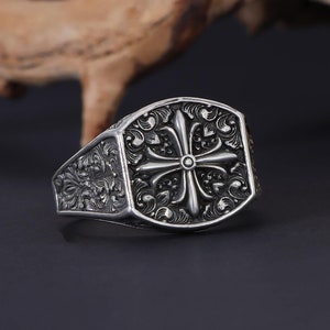 925K Sterling Silver Maltese Cross Men&#39;s Ring: Knight Templar Signet Ring