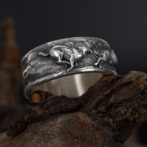 Sterling Silver Wolf Pack Band Ring, 925 Silver Running Wolves Ring for Men, Bold Nature-Inspired Statement Ring, Wilderness Jewelry Gift
