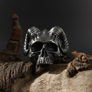 Teschio in argento sterling, corna del diavolo, motociclista gotico, gioielli satanici, regalo per lui