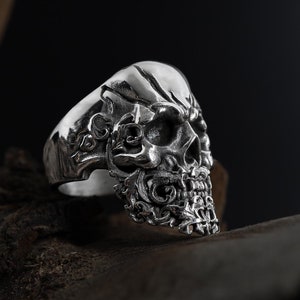 Engraved Skull Head Ring, Baroque Skull Ring, Men Silver Jewelry, Gift for Bikers, Skull Jewelry, Gothic Gift for Boyfriend, Men Thumb Ring