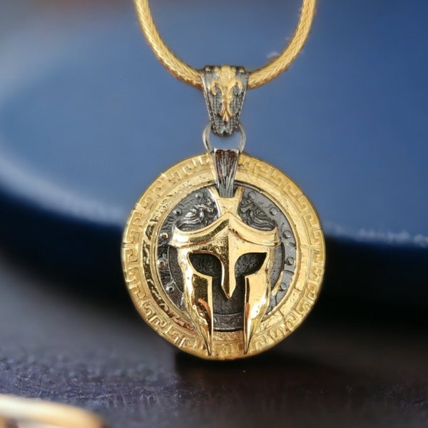 Collier Spartacus celtique en plaqué or, collier unique pour homme, collier casque de guerrier Spartacus, bijoux spartiates en or, collier médaillon