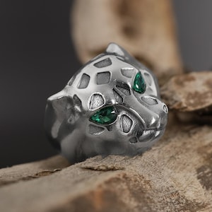 Panther Head with Emerald Stone Ring for Men, Handmade 3D Animal Ring, Emerald Jewelry, Panther Jewelry, Animal Head Ring, Unique Mens Ring