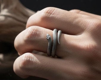 Anel Serpent Wrap em Prata 925K: Joia Gótica com Detalhes de Serpente