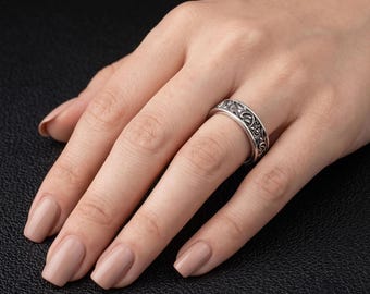 Sterling Silver Floral Ring, Botanical Flower Band, Personalized Name Engraving, Nature Lover Gift Her