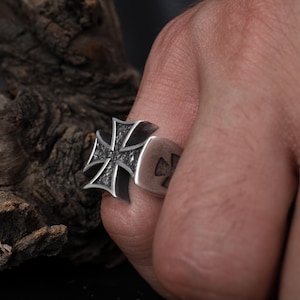 Handmade Maltese Cross Skull Ring: 925K Sterling Silver Heraldic Symbol Ring for Men