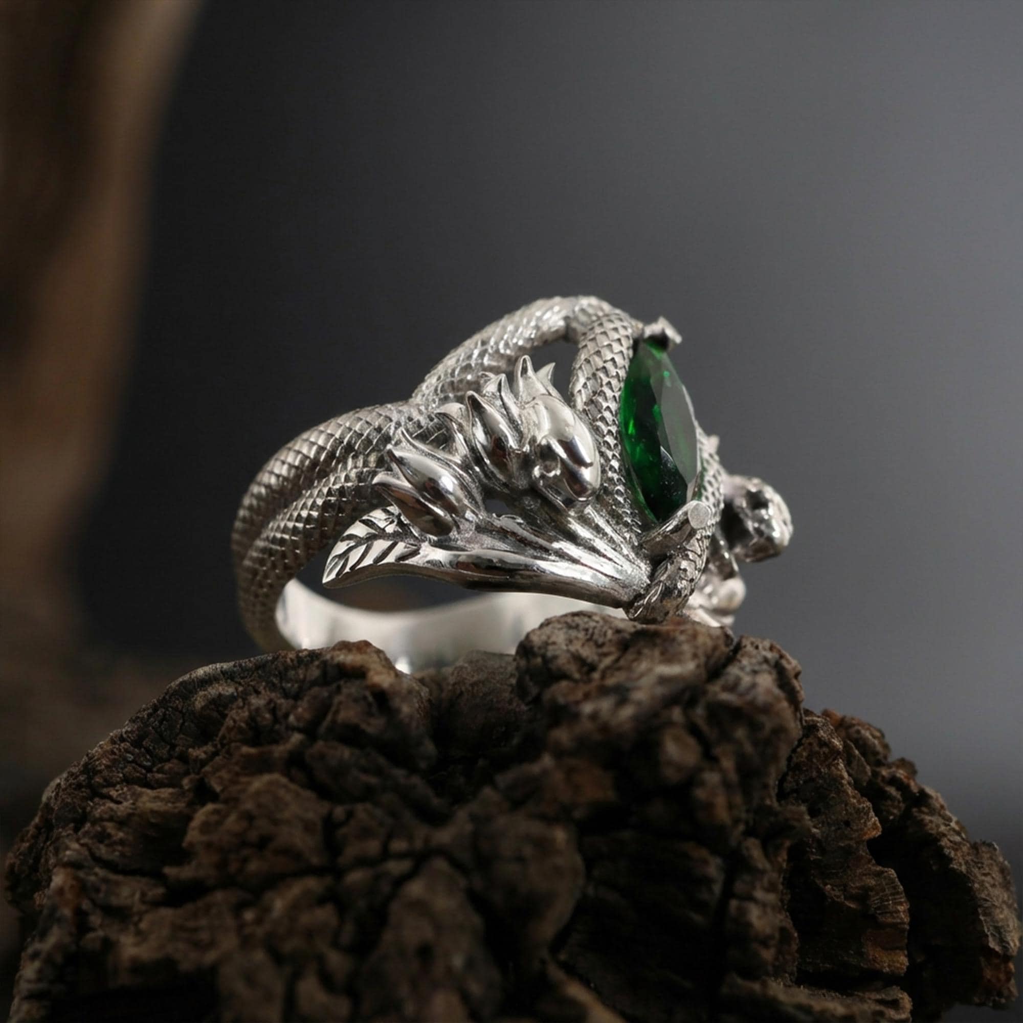 二匹の蛇のメンズリング：金メッキのウロボロスリング、蛇と花の