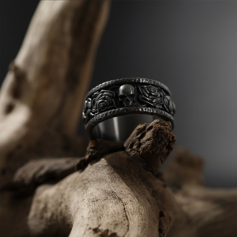 blumigen Schädel Ehering: Rose und Schädel-Band-Ring, Gothic Hochzeit für Ihn, Rosen der Ewigkeit Ring Bild 6