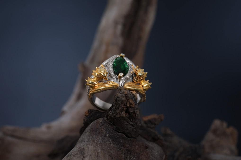 Anillo de dos serpientes para hombre, anillo de Ouroboros bañado en oro, joyería gótica con serpiente, anillo único para hombre, anillo de fantasía para hombre, anillo de piedra con ojos de dragón