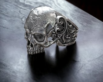 Anillo de calavera con flor, anillo de plata para hombre, anillo de moto, anillo con diseño barroco, anillo gótico para hombre, anillo punk en plata oxidada, anillo exclusivo para hombre