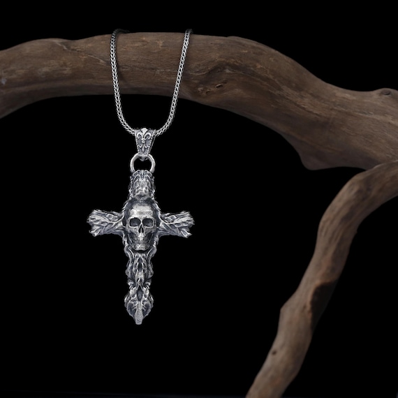 skull cross necklace クロス ネックレス 十字架 シルバーゴシックスカルクロスネックレス、ダークな宗教ジュエリー