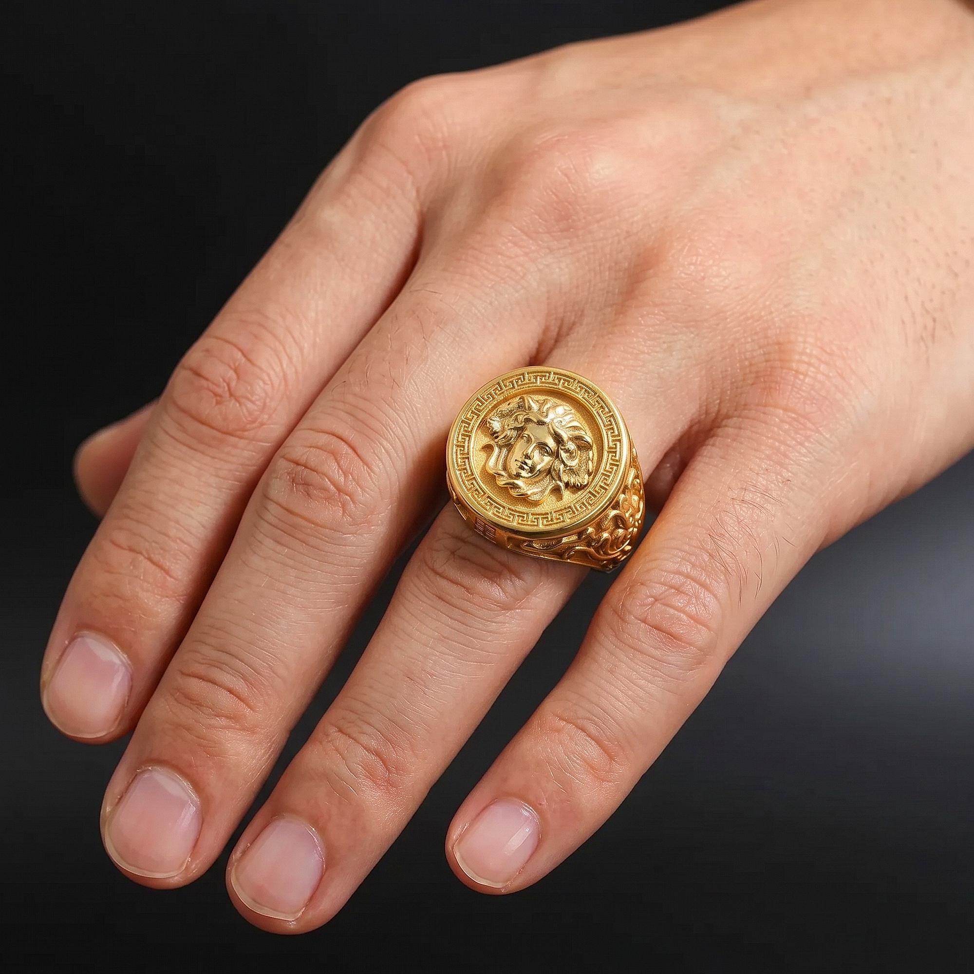 手作りの金メッキメデューサシグネットリング：スターリングシルバーの 