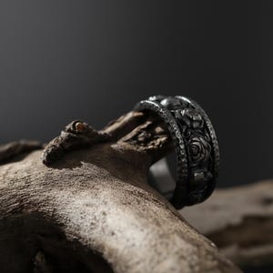 blumigen Schädel Ehering: Rose und Schädel-Band-Ring, Gothic Hochzeit für Ihn, Rosen der Ewigkeit Ring Bild 12