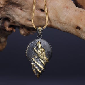Gold-Plated Howling Wolf Amulet Necklace, Silver Wolf Spirit Necklace, Nordic Wolf Jewelry, Adventure-Themed Jewelry Gift for Him