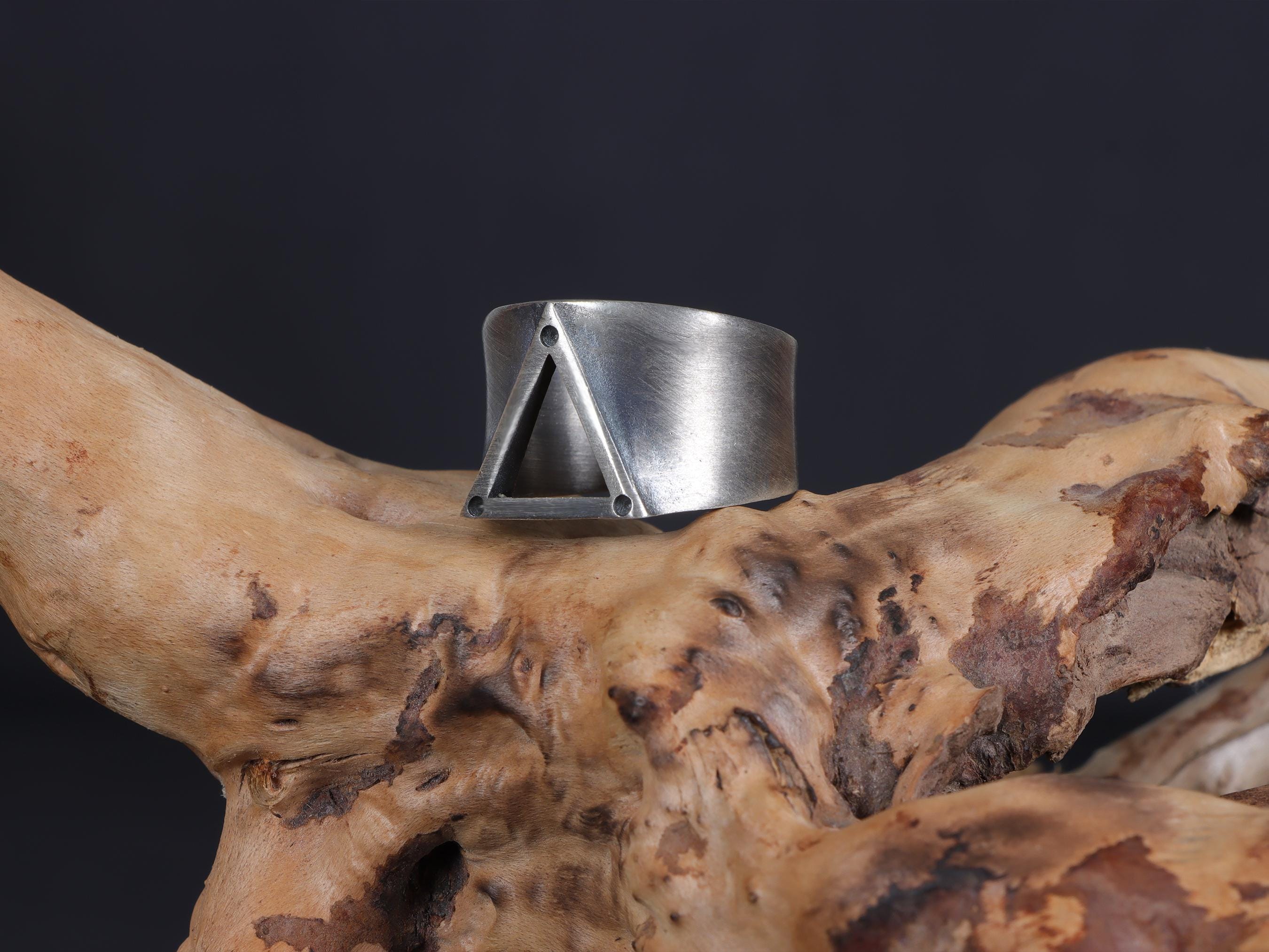 MOTO・ COMTEMPORARY NATIVE TRIANGLE RING Native American Wedding Band - Turquoise Gemstone Triangles