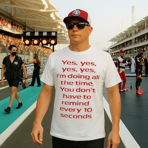 Sì, sì, sì, lo faccio sempre, la divertente maglietta di Kimi Raikkonen della Formula 1.