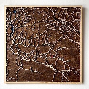 Mapa de madera grabado personalizado / Decoración personalizada para el hogar / Regalo de aniversario para ella / Regalo para él / Arte cortado con láser 3D / Regalos únicos y personalizables