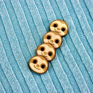 Houten knopen luiaard | Haakbenodigdheden met schattige dierengezichten | Breicadeaus babyshower | Kinderkleding | 15 mm gegraveerd gerecycled hout