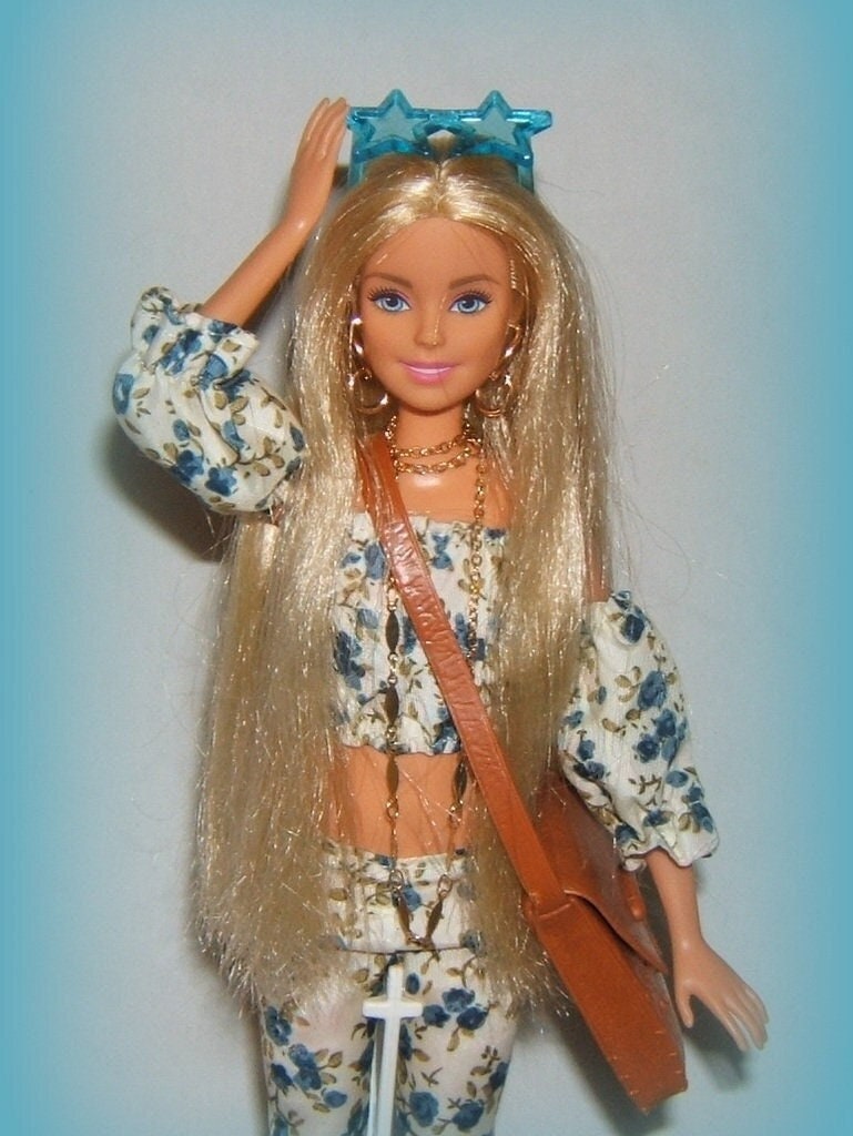 Tête de Coiffure Barbie Fashionistas De 20 cm (8 pouces), Cheveux Bruns, 20  Eléments Avec Accessoires De Coiffure, Coiffure Pour Enfants - Notre  exclusivité