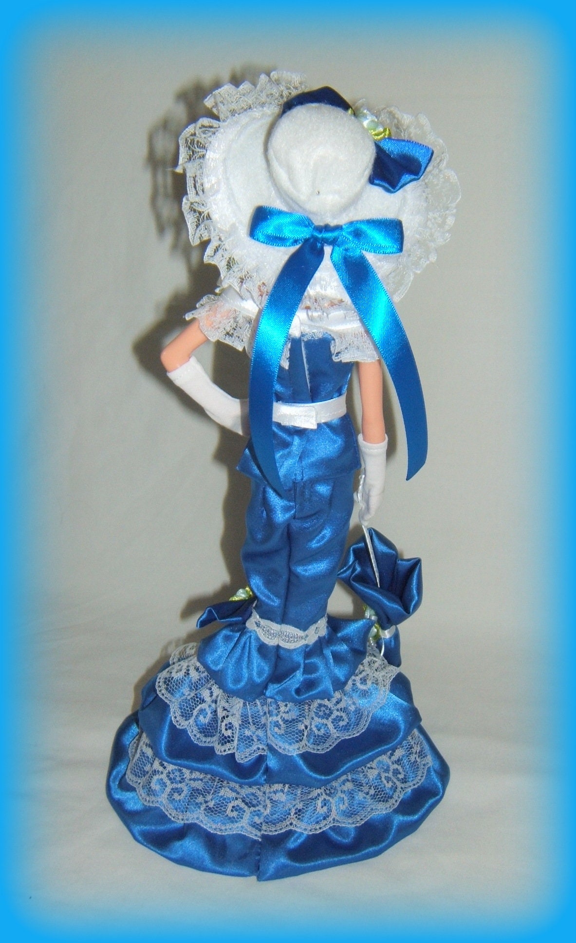Poupée Barbie Collection Chic à La Belle époque - Mattel - État Neuf Avec Tenue