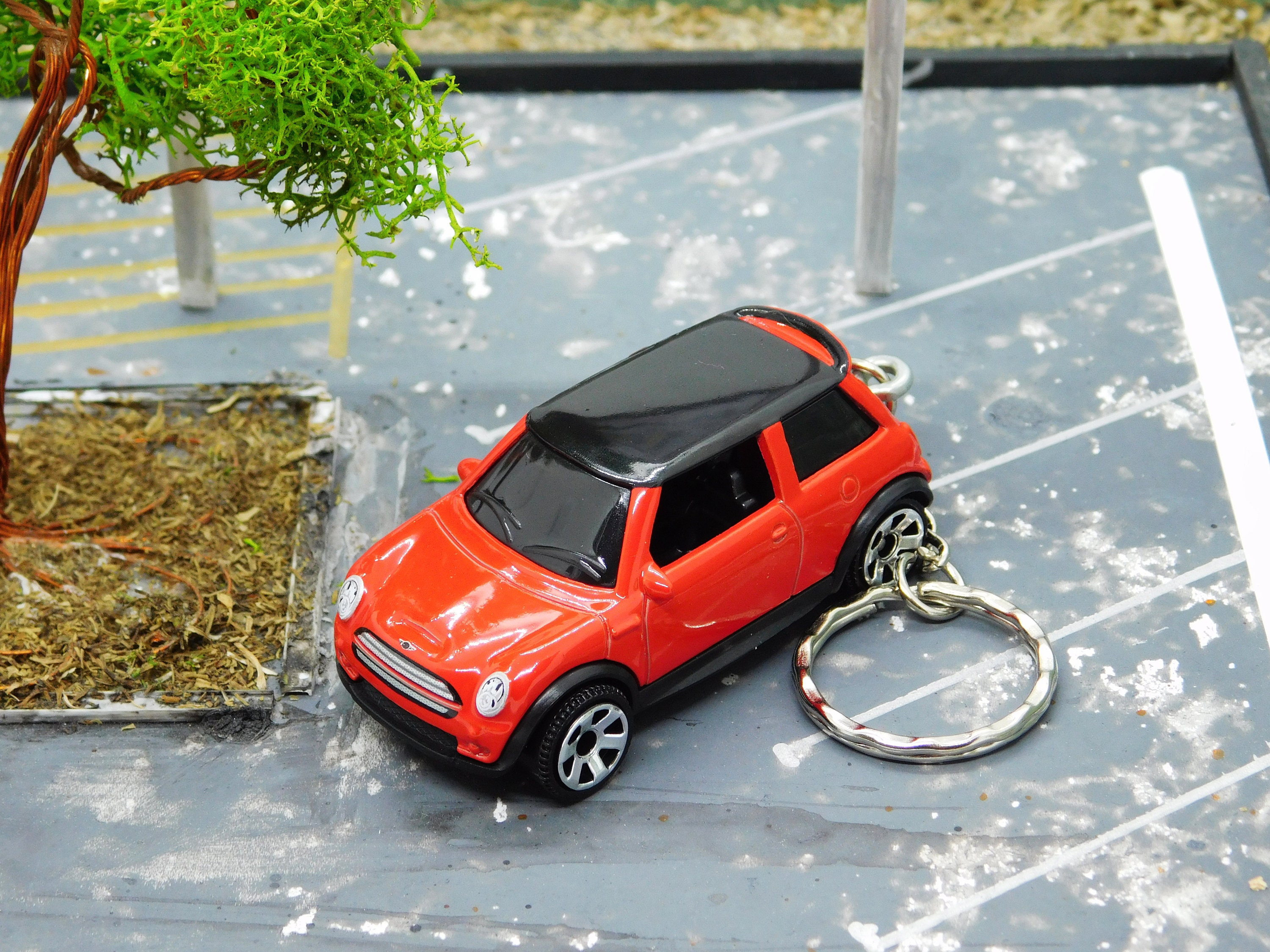 Yellow mini cooper keychain - .de