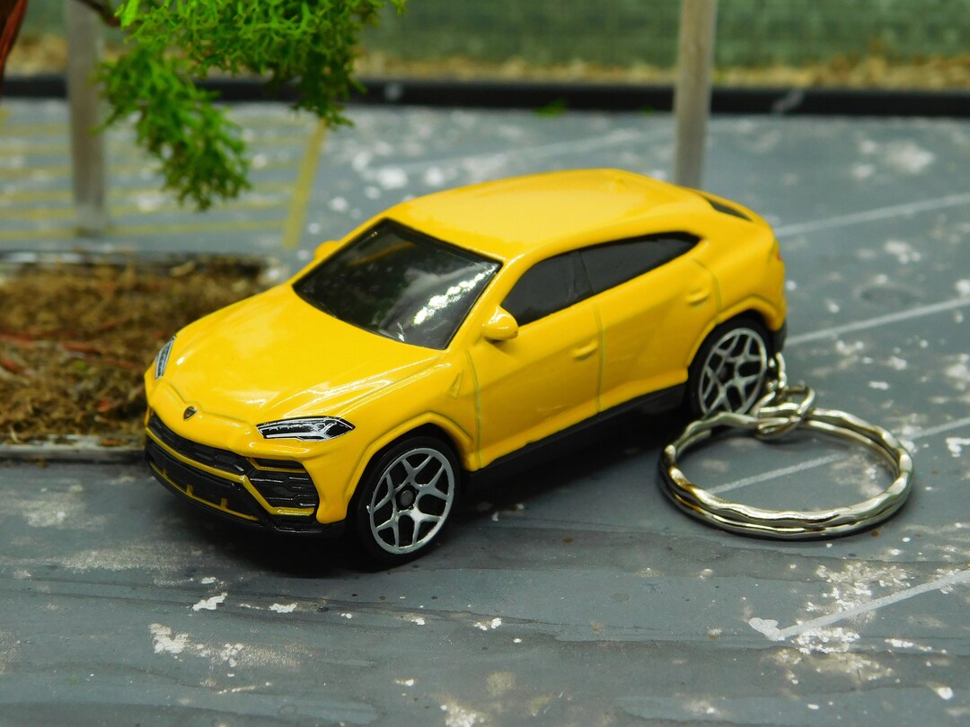 Lamborghini Keychain – Forward Logo, Urus, Huracan, Bat – Premium Metal