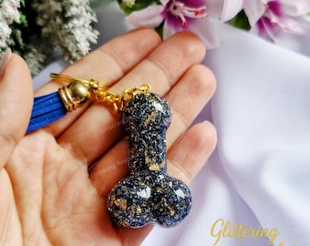 Divertente portachiavi a forma di pene in resina, fatto a mano, regalo originale e irriverente, ideale per feste di addio al nubilato.