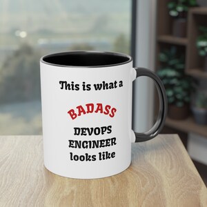 DevOps Engineer-mok, software-ingenieur cadeau, ontwikkelaar koffiemok, DevOps Engineer-beker, softwareontwikkelaar afstudeercadeau afbeelding 2