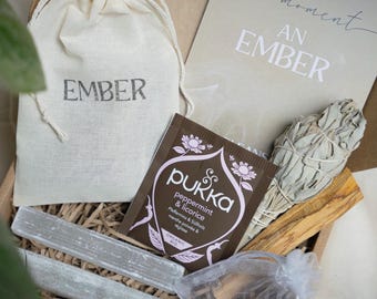 New Home Cleansing Gift Kit, White Sage, Palo Santo, Selenite