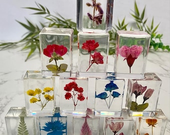 Small Flower Resin Paperweight Samples Dried Flowers Clear Acrylic Block Resin Paperweight Flora Colourful Assorted Gift Mum Girlfriend