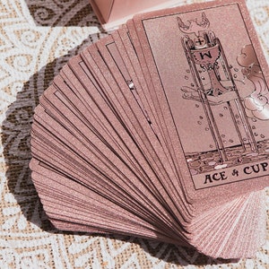 Baraja de Tarot Rosa en Caja, Cartas de Tarot, Baraja de Oráculo, Baraja de Tarot de Adivinación, Regalo para Amantes del Tarot, Cartas de Tarot Clásicas - Diseño Único