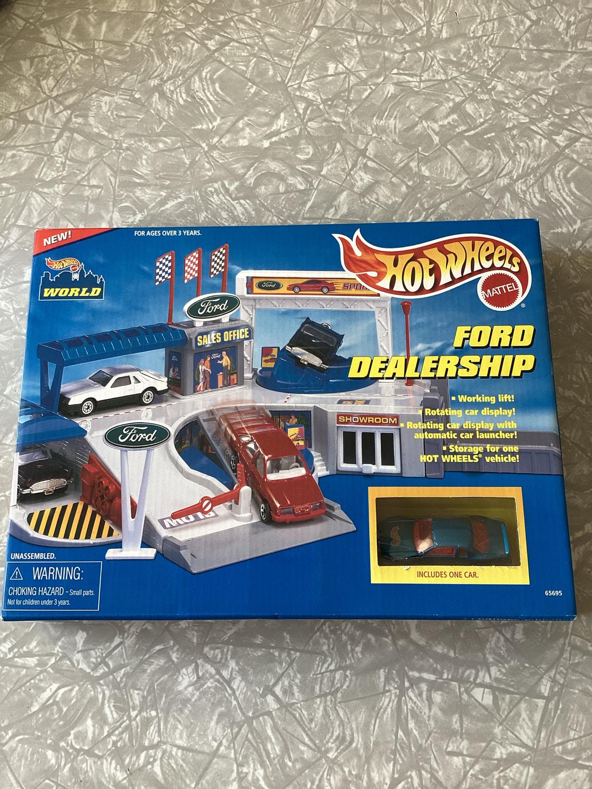 1996 Mattel Hot Wheels Ford Dealership in Original Box 65695 NIB
